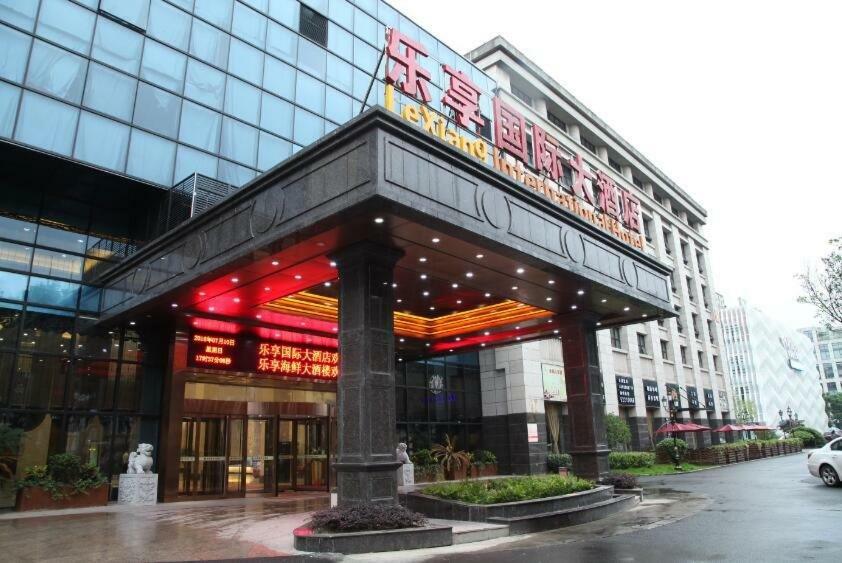 Mercure Hongqiao Airport Qixin Hotel