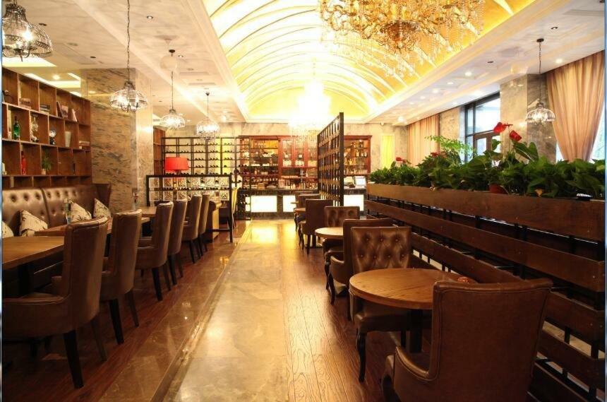 Mercure Hongqiao Airport Qixin Hotel